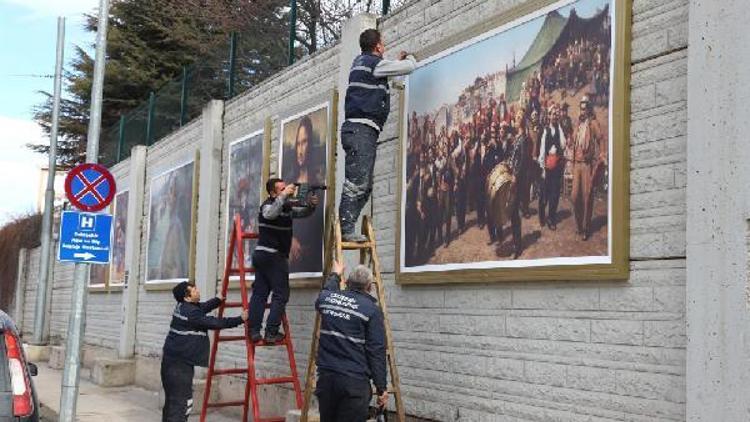 Eskişehir’de istinat duvarları dünyaca ünlü tablolarla süslendi