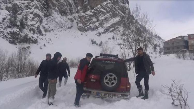 Yaylada cipleri kara saplanınca mahsur kalan off-road ekibi kurtarıldı