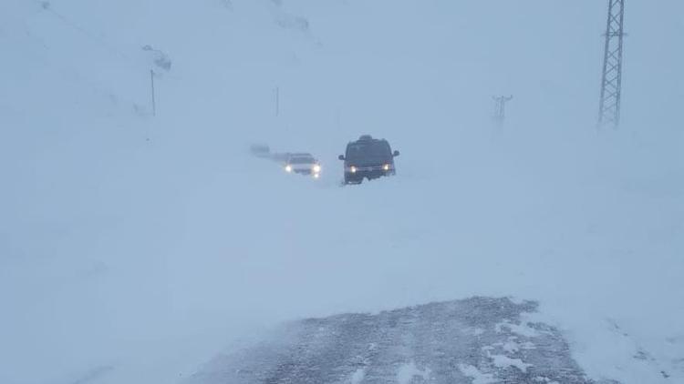 Eğribelde çığ nedeniyle yol ulaşıma kapandı