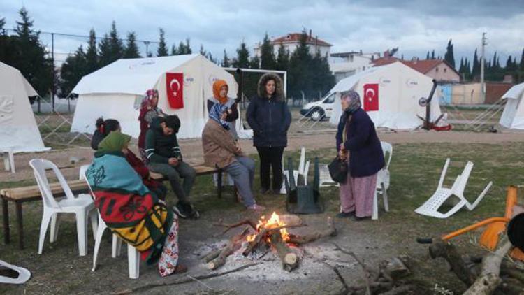 Manisada depremler sürüyor, halk tedirgin