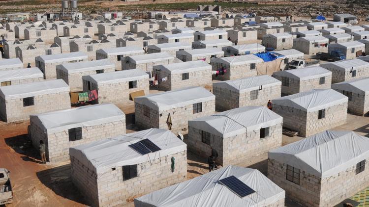 Görüntüler Suriye sınırından... Biriket evlere yerleştiriliyorlar