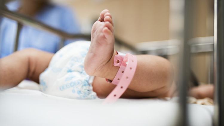 Yeni doğan bir bebekte koronavirüs tespit edildi