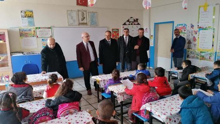 Temel Eğitim Genel Müdürü Gençoğlu, depremden etkilenen okulları inceledi