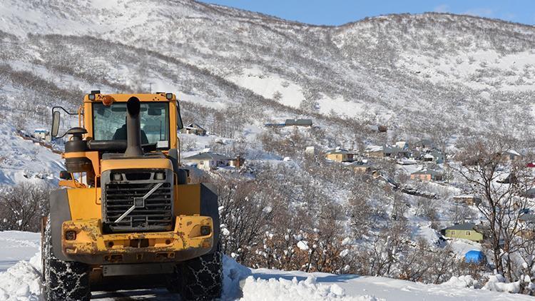Bingöl’de karla mücadele çalışması: 179 köy yolu ulaşıma açıldı