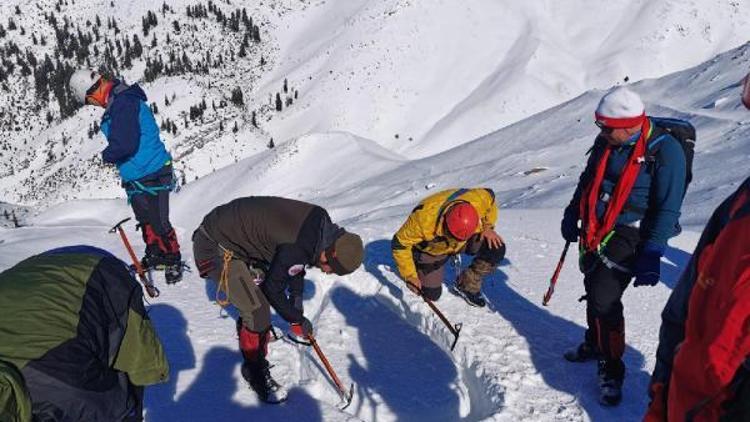 Düldül Dağında sertifikalı dağcılık ve kış eğitimi