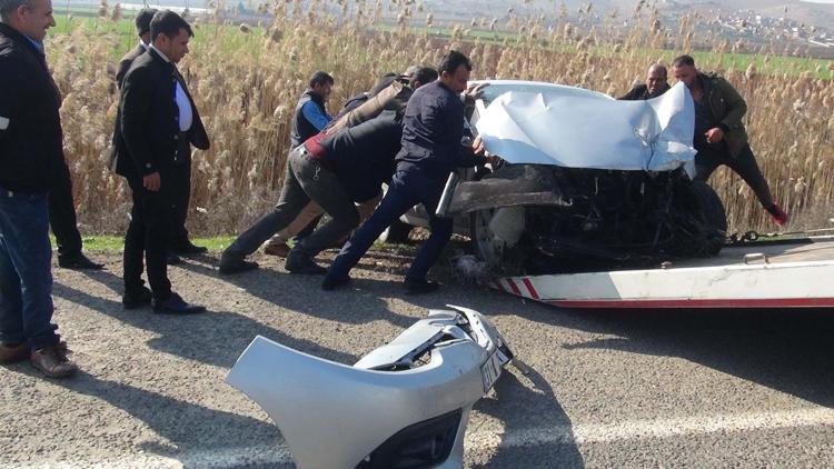 Şanlıurfada minibüs ile otomobil çarpıştı: 5 yaralı