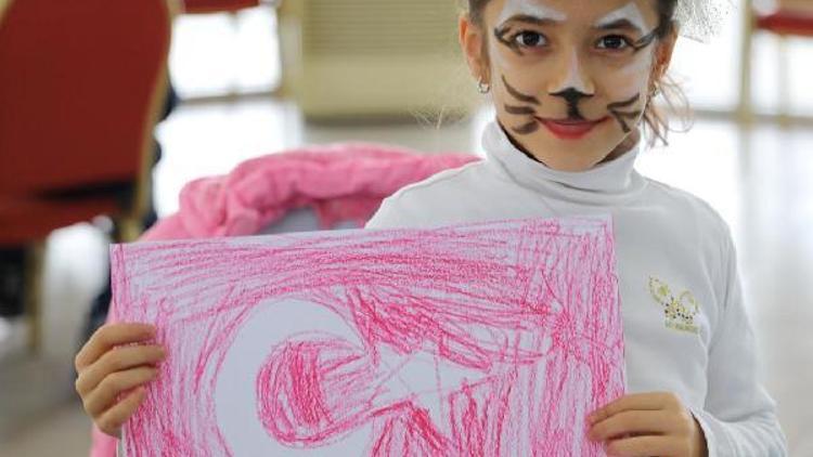 Akhisarlı çocuklar deprem sonrası boyama etkinliği ile moral buldu