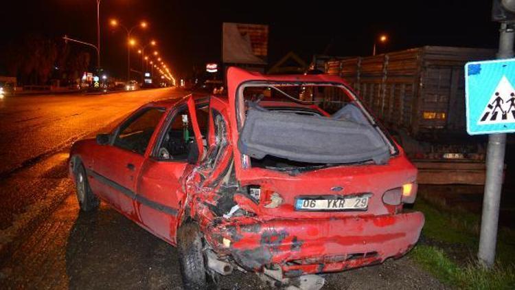 TIR, kırmızı ışıkta bekleyen otomobillere çarptı: 5 yaralı