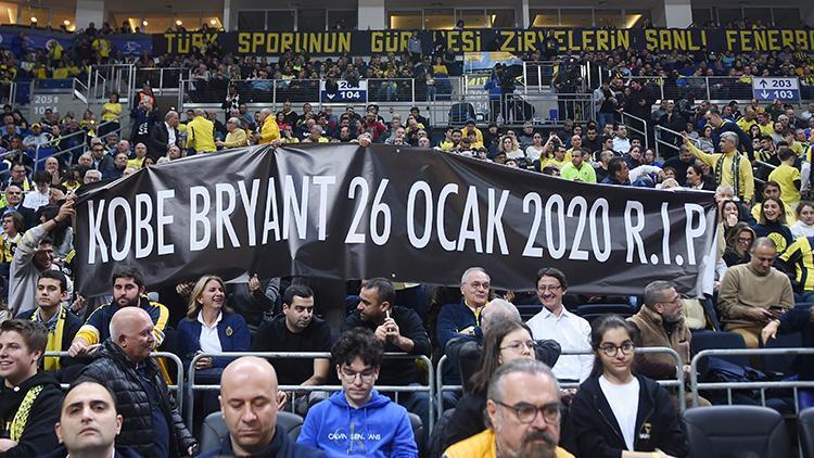 Fenerbahçe taraftarından Kobe Bryant için özel pankart