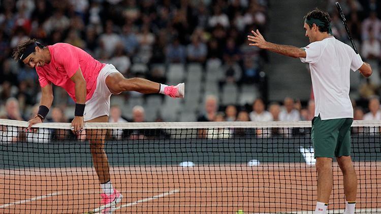 Federer ve Nadal, Afrikalı çocuklar için korta çıktı