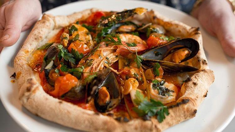 Deniz ürünlü Akdeniz pizza tarifi