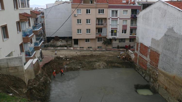 Kazı sırasında 2 binanın temeli kaydı, mahalle sakinleri tedirgin