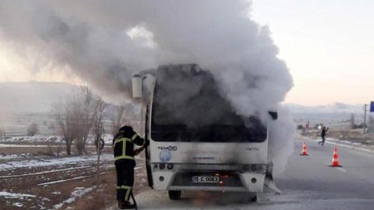 Servis midibüsünde yangın... Öğrenciler tahliye edildi