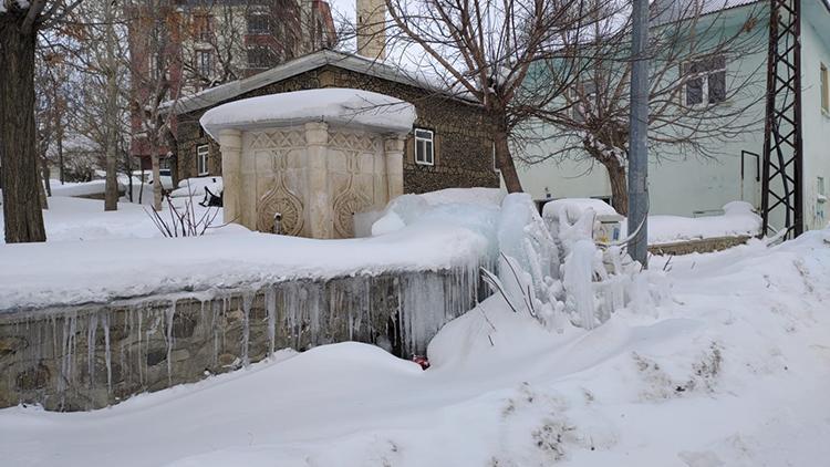 Karlıova dondu, sıcaklık eksi 16’ya kadar düştü