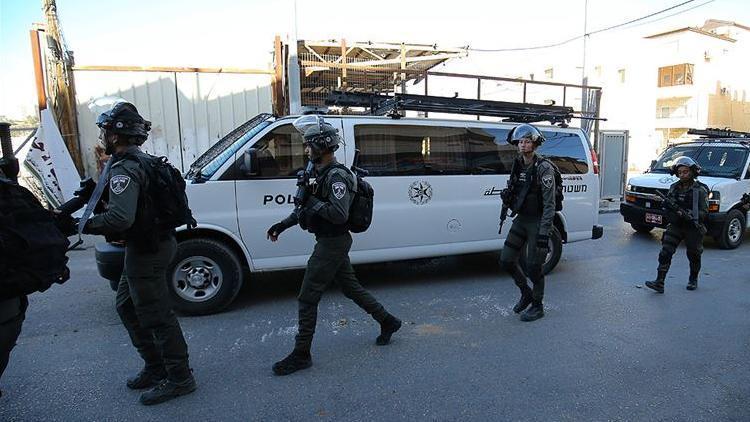 İsrail güçleri Batı Şeriada 5 beldenin giriş-çıkış yollarını kapattı