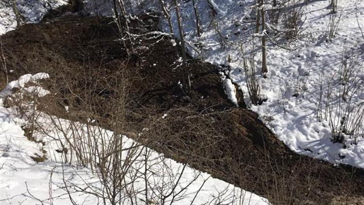 Orduda heyelan nedeniyle mahalle yolu ulaşıma kapandı