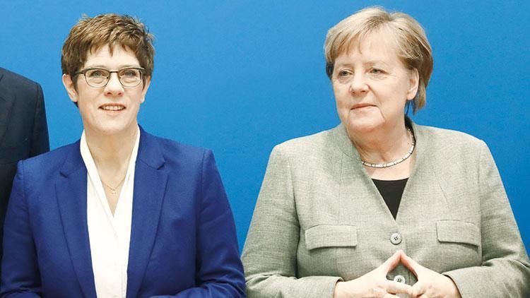Merkel’in halefini gafları bitirdi