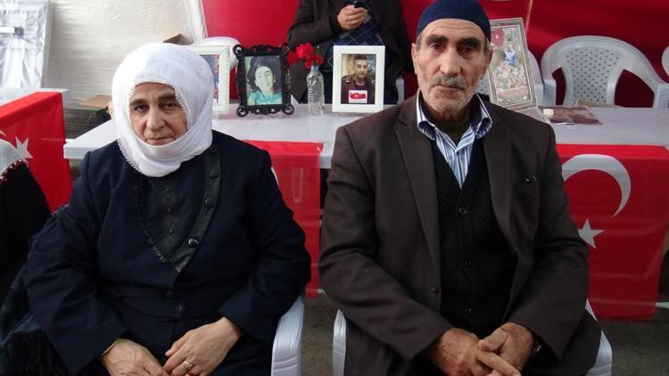 HDP önündeki ailelerinden biri daha evladına kavuştu