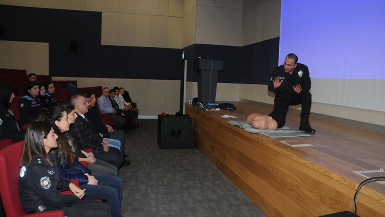 İstanbul Havalimanı polislerine ilk yardım eğitimi