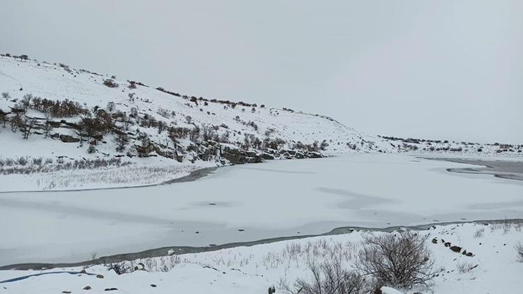 Aksaray’da göletler buz tuttu