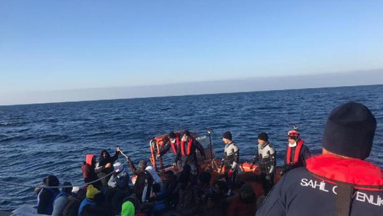 İzmirde 75 kaçak göçmen yakalandı