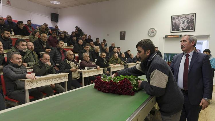 Mezatının  gözdesi ‘Kırmız gül’