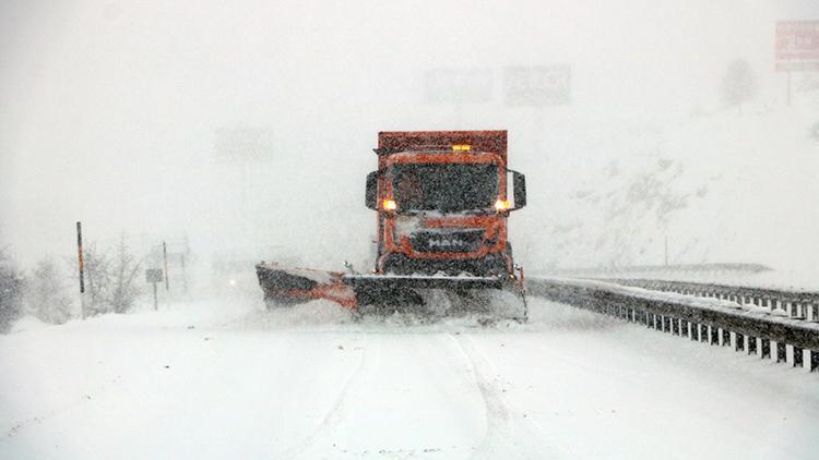 Sivas’ta yoğun tipi sürücülere zor anlar yaşattı