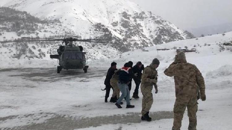 Diyaliz hastası, askeri helikopterle hastaneye ulaştırıldı