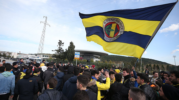 Fenerbahçe taraftarı TFF’yi istifaya davet etti