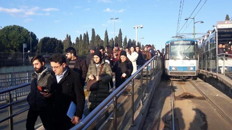 İstanbulda Topkapı-Mescid-i Selam tramvay seferlerinde arıza