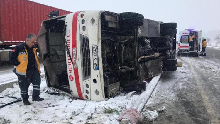 Kahramanmaraşta işçi servisi devrildi: 9 yaralı