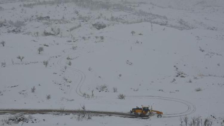 Şırnakı, Hakkari ve Siirtte bağlayan yollar kardan kapandı