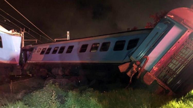 Güney Afrika’da trenler çarpıştı: 1 ölü, 5 yaralı