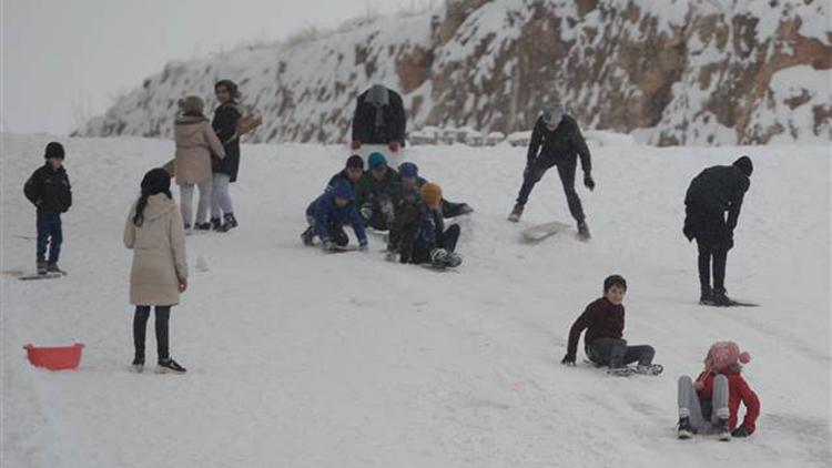 Mardin Artukluda okullar yarın da tatil edildi