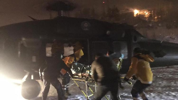 Kalp krizi geçiren polise meslektaşları helikopterle ulaştı