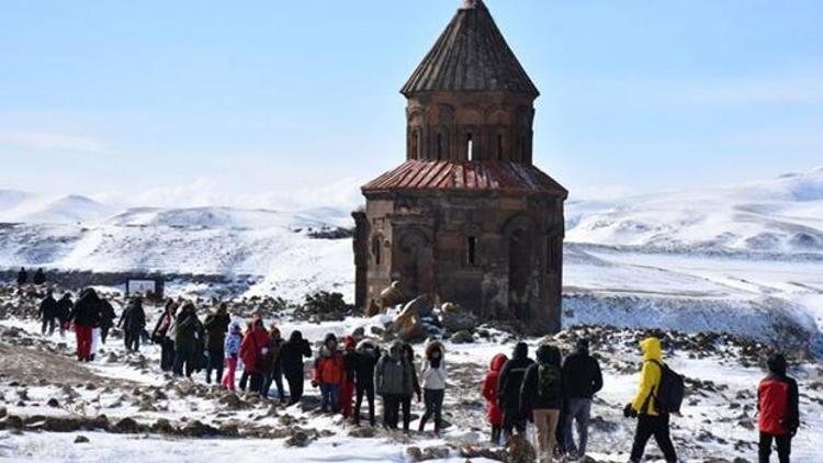 Orta Çağın hoşgörü kenti Ani çetin kışta da ilgi görüyor