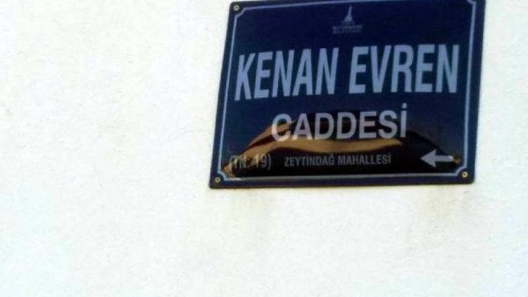 İzmirde Kenan Evrenin ismi cadde ve sokaklardan kaldırıldı