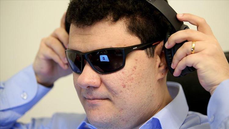 Görme engelli Türk mühendis Facebookta işe başladı