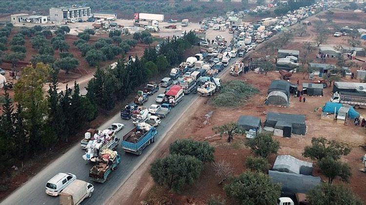 Son dakika… 148 bin sivil daha Türkiye sınırı yakınlarına göç etti