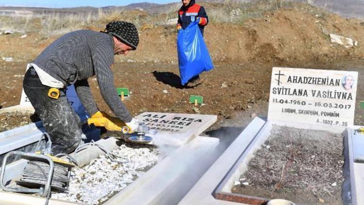 Büyükşehir Belediyesi, gayrimüslim mezarlarını onarıyor
