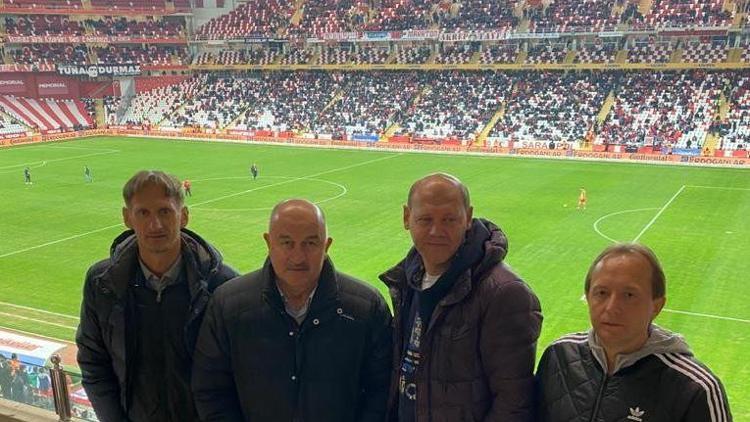 Rusya Teknik Direkörü Stanislav Çerçesov, Antalyaspor - Kasımpaşa maçını izledi