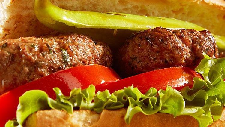 Ekmek arası köfte mi yoksa hamburger mi? Kararı siz verin!