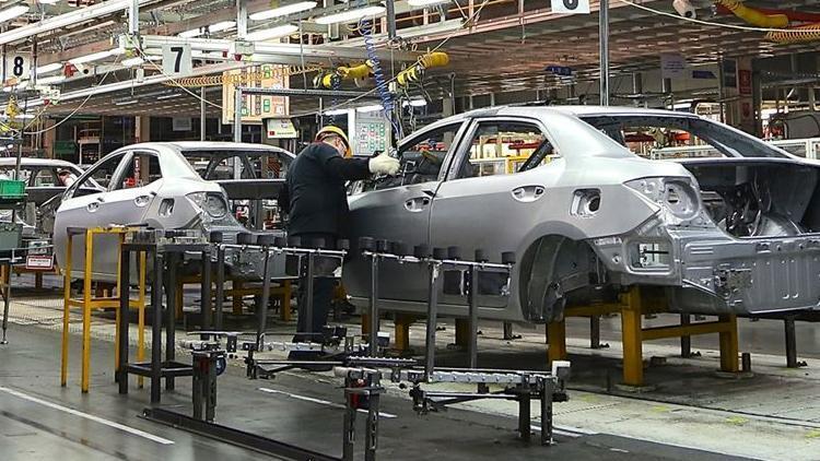 Otomobil üreticileri Çinde faaliyete yeniden başladı