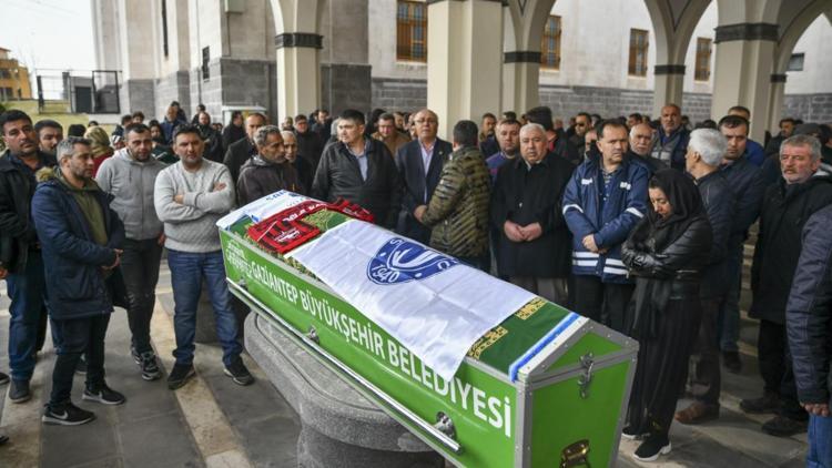 Eski milli futbolcu Mustafa Yücedağ toprağa verildi