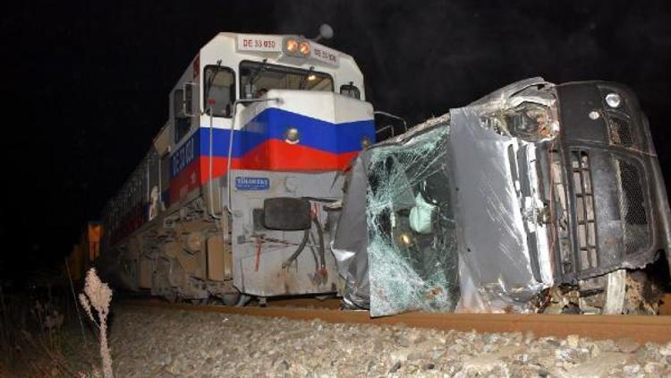 Feci ölüm Takla attı, raylara düştü, tren çarptı