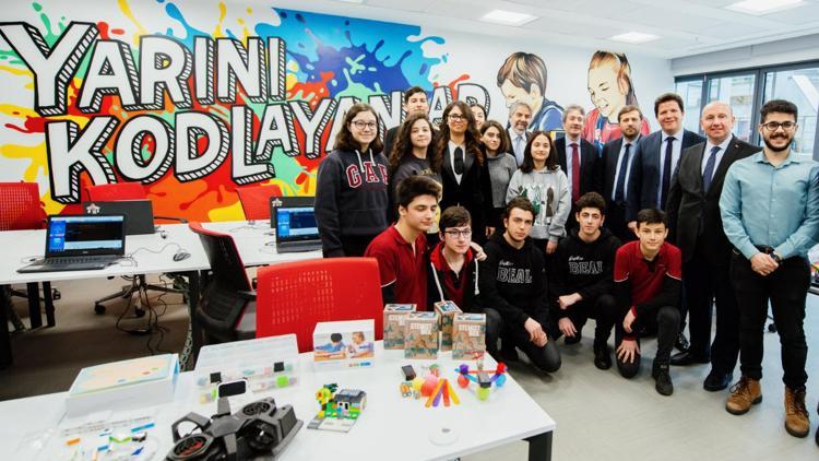 Türkiye Vodafone Vakfı gençlere yapay zeka eğitimi verecek