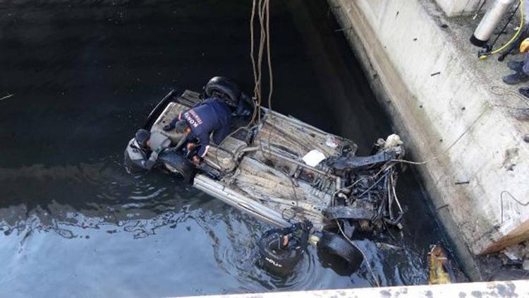 Atık su kanalına düşen otomobilin sürücüsü öldü