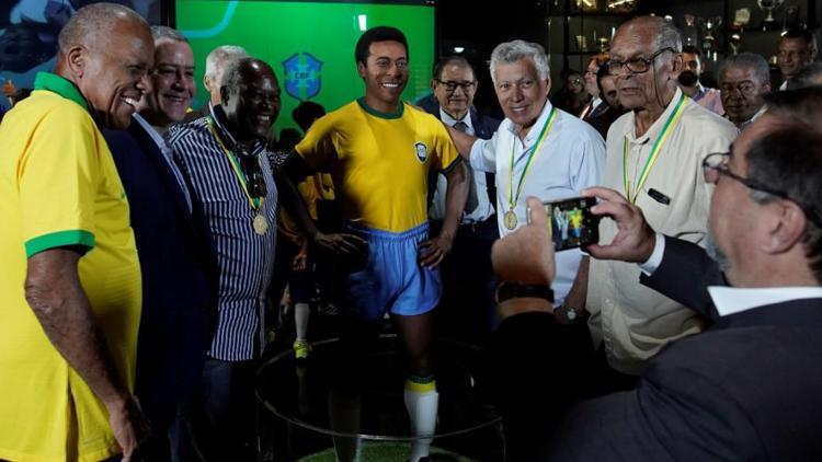Brezilyada 1970 Dünya Kupası zaferinin 50. yılı anısına Pele heykeli açıldı