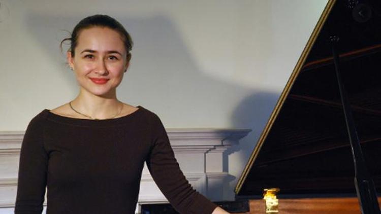 Ödüllü piyanist Anna Tsybuleva CRRde