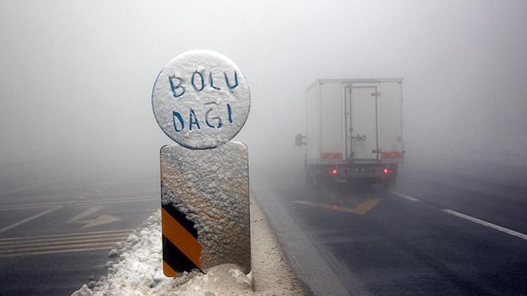 Bolu Dağı D-100 Karayolunda sis ulaşımı yavaşlattı